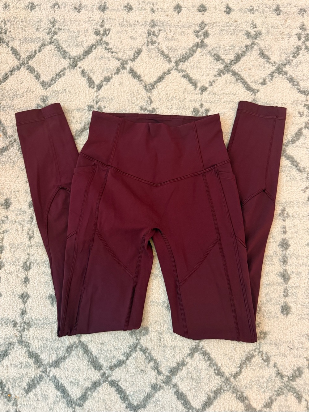 Lululemon High-Waisted Burgundy Women’s Performance Leggings size 4 inseam 28 in